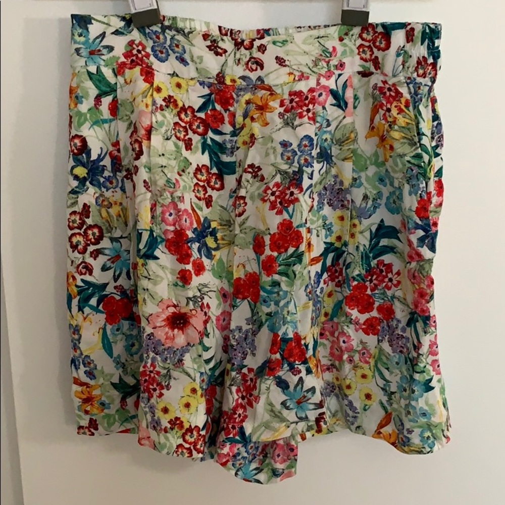 H&M floral flowy shorts